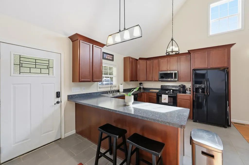 9098 Winchester Road Irvine KY 40336