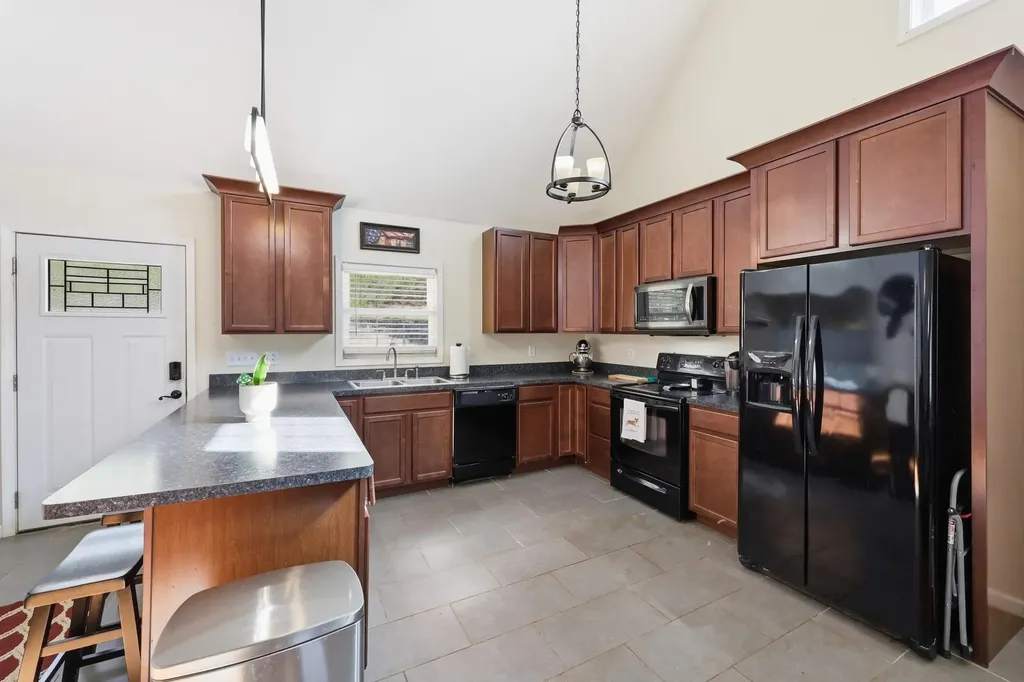 9098 Winchester Road Irvine KY 40336