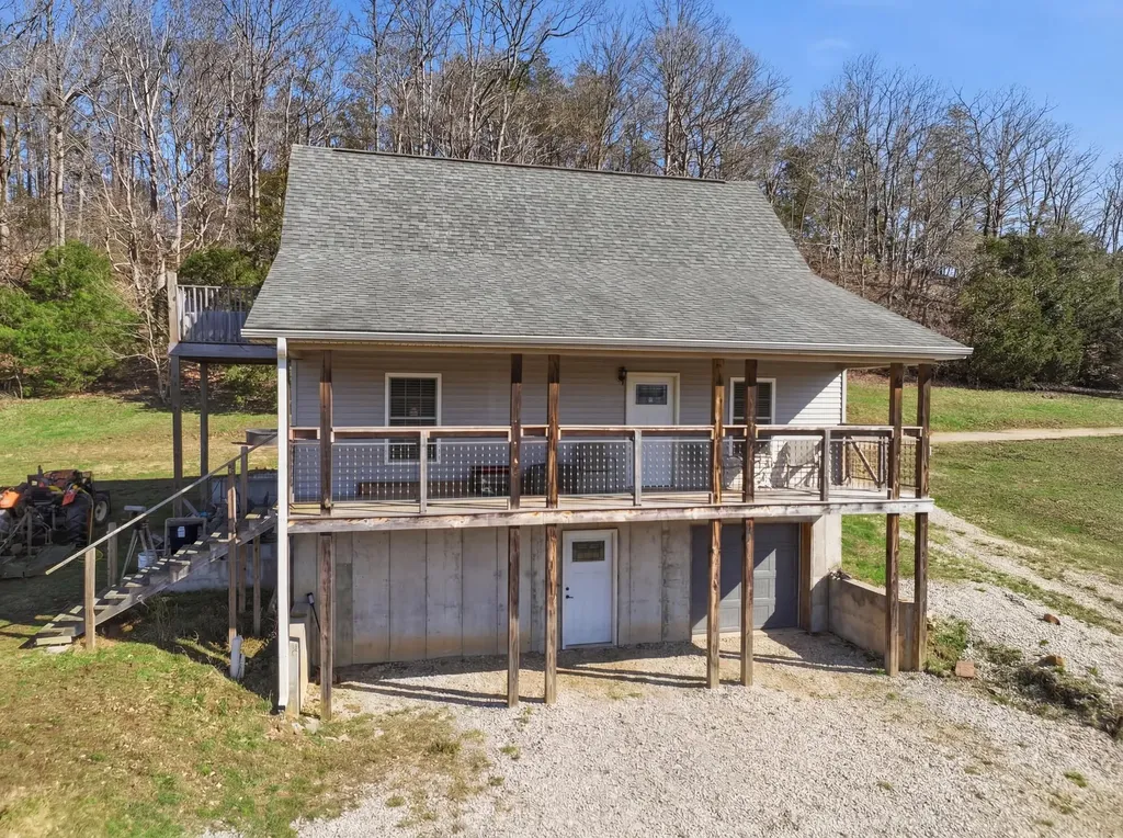 9098 Winchester Road Irvine KY 40336