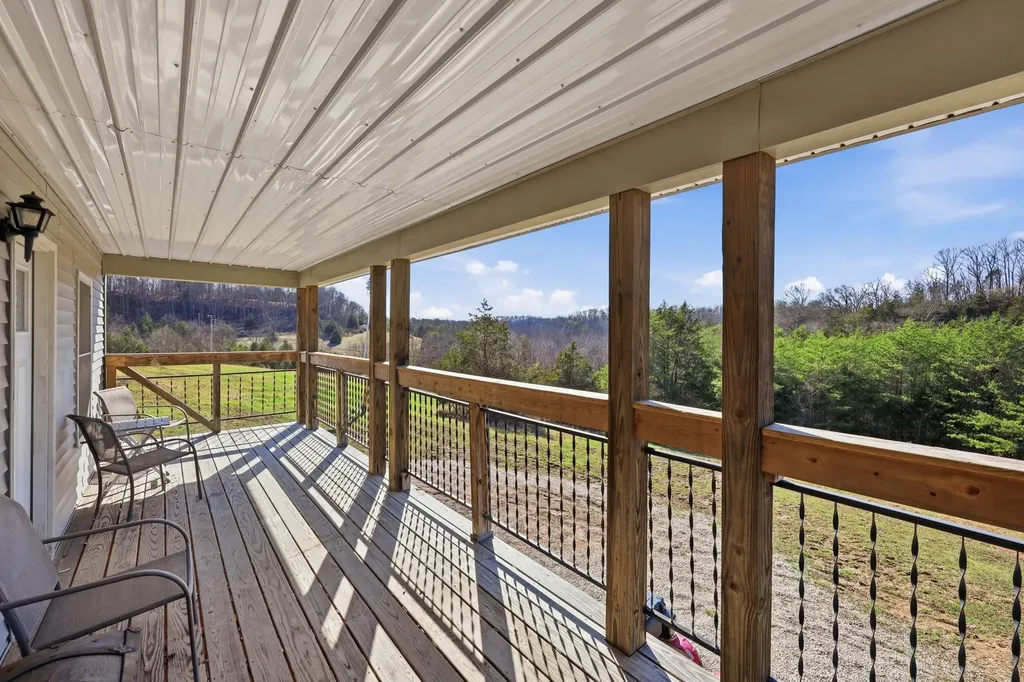 9098 Winchester Road Irvine KY 40336