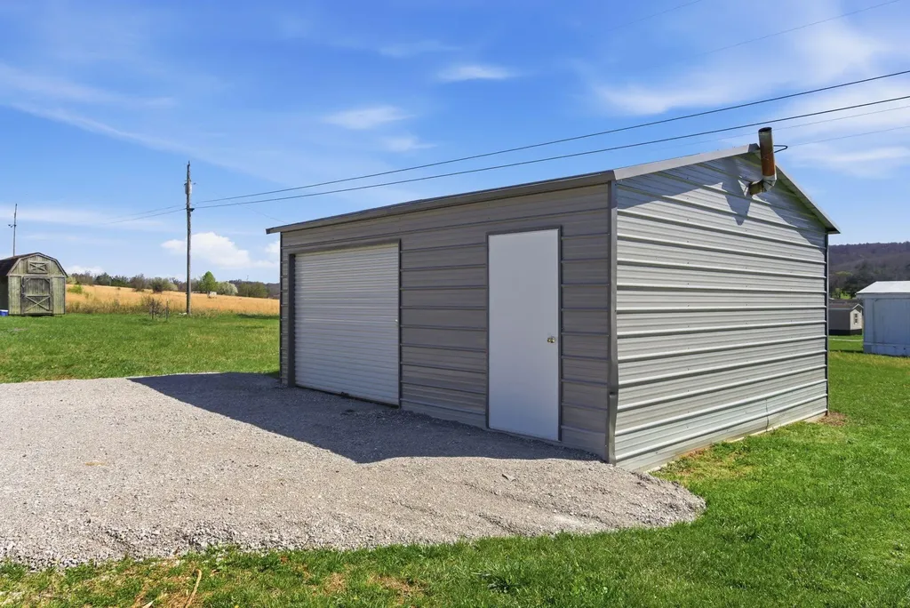 189 Scarlets Way Bronston KY 42518