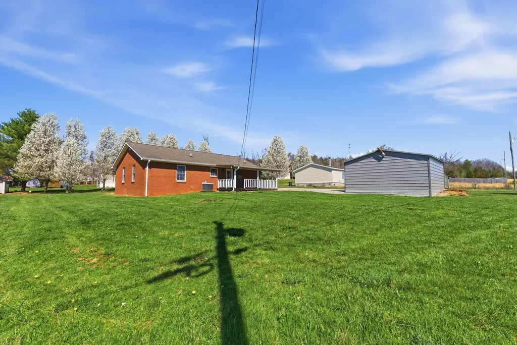 189 Scarlets Way Bronston KY 42518