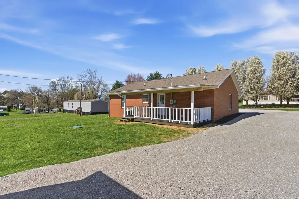 189 Scarlets Way Bronston KY 42518