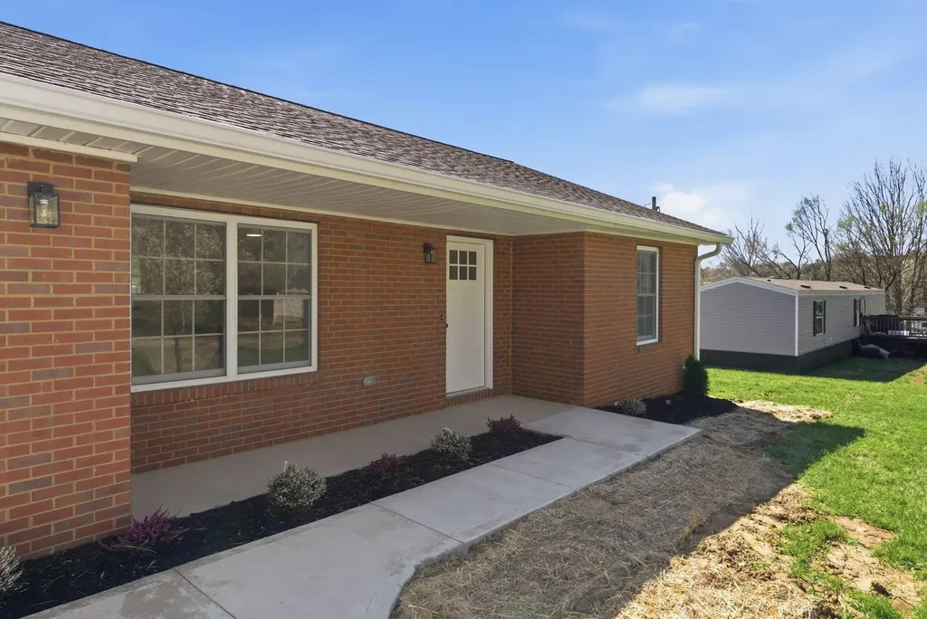 189 Scarlets Way Bronston KY 42518