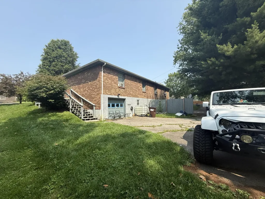 112 A-b Meadowlark Nicholasville KY 40356