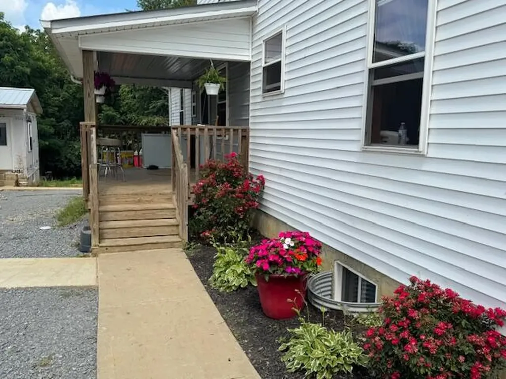 5183 Kentucky 36 Cynthiana KY 41031