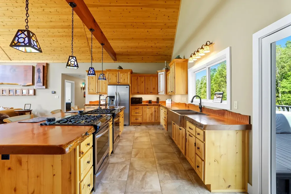 2735 Ky-501 Kings Mountain KY 40442