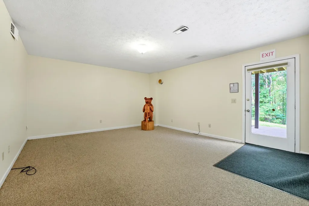 2735 Ky-501 Kings Mountain KY 40442