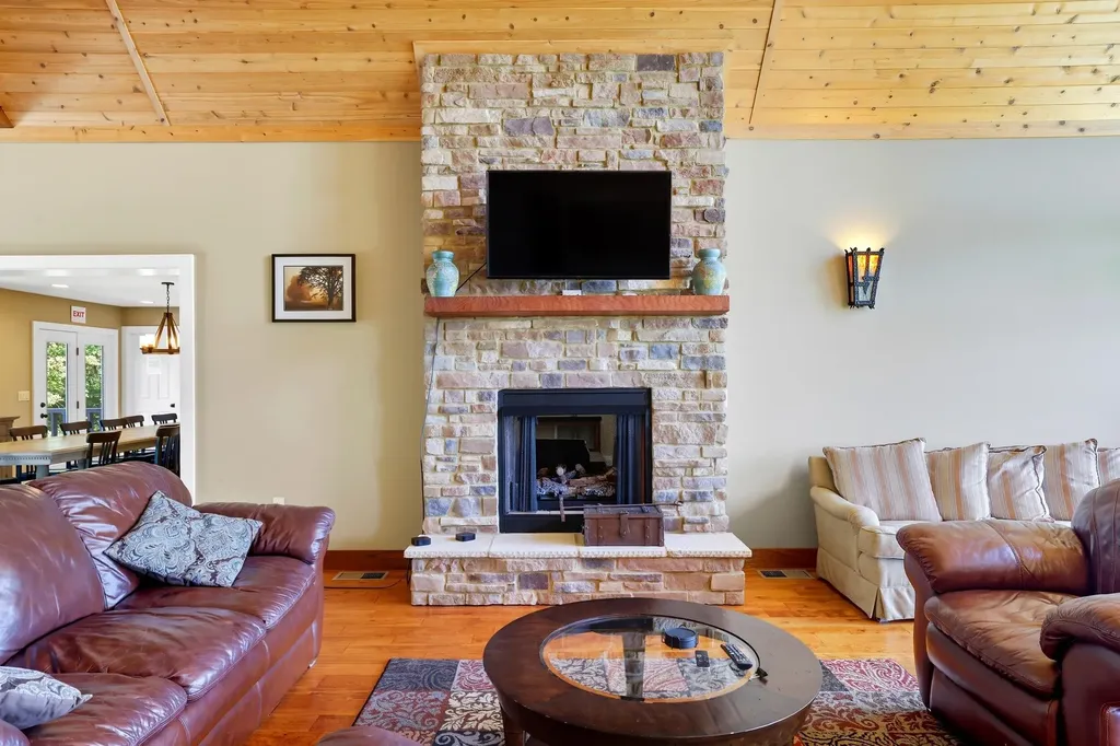 2735 Ky-501 Kings Mountain KY 40442