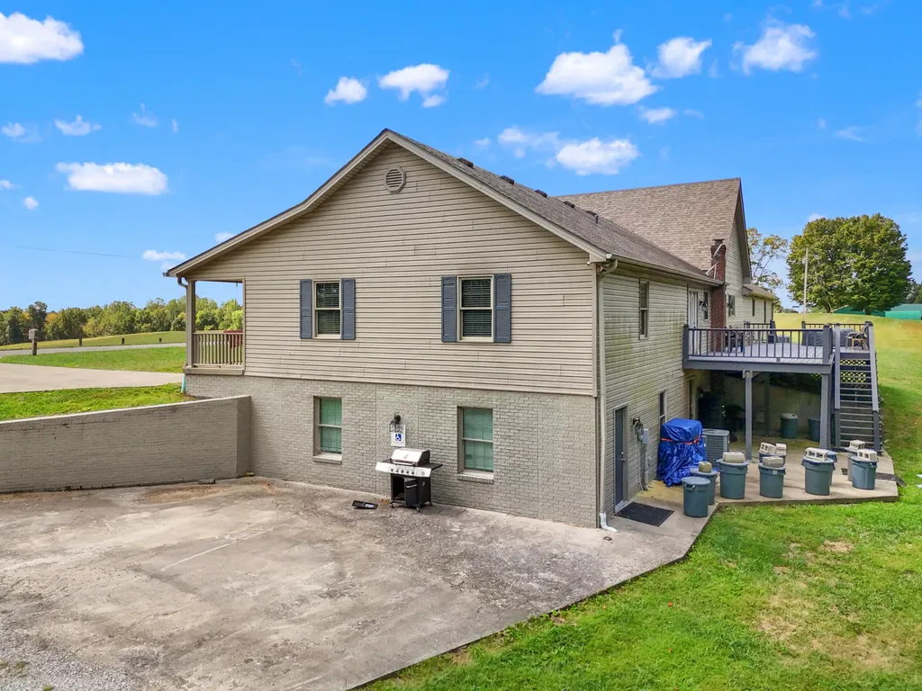 2735 Ky-501 Kings Mountain KY 40442