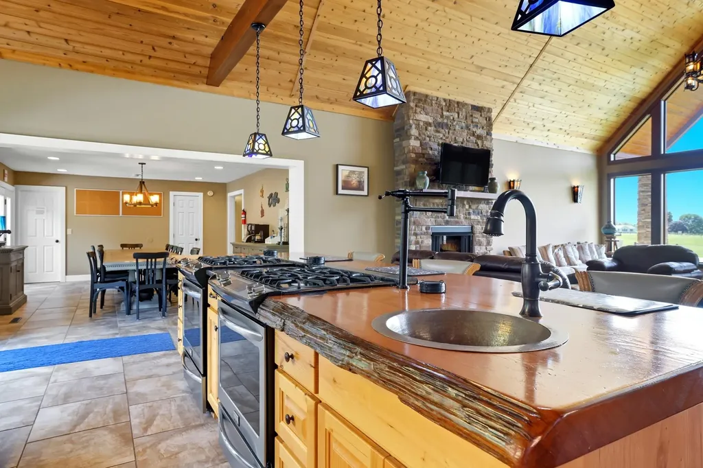 2735 Ky-501 Kings Mountain KY 40442