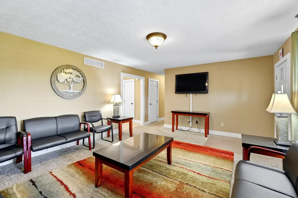 2735 Ky-501 Kings Mountain KY 40442