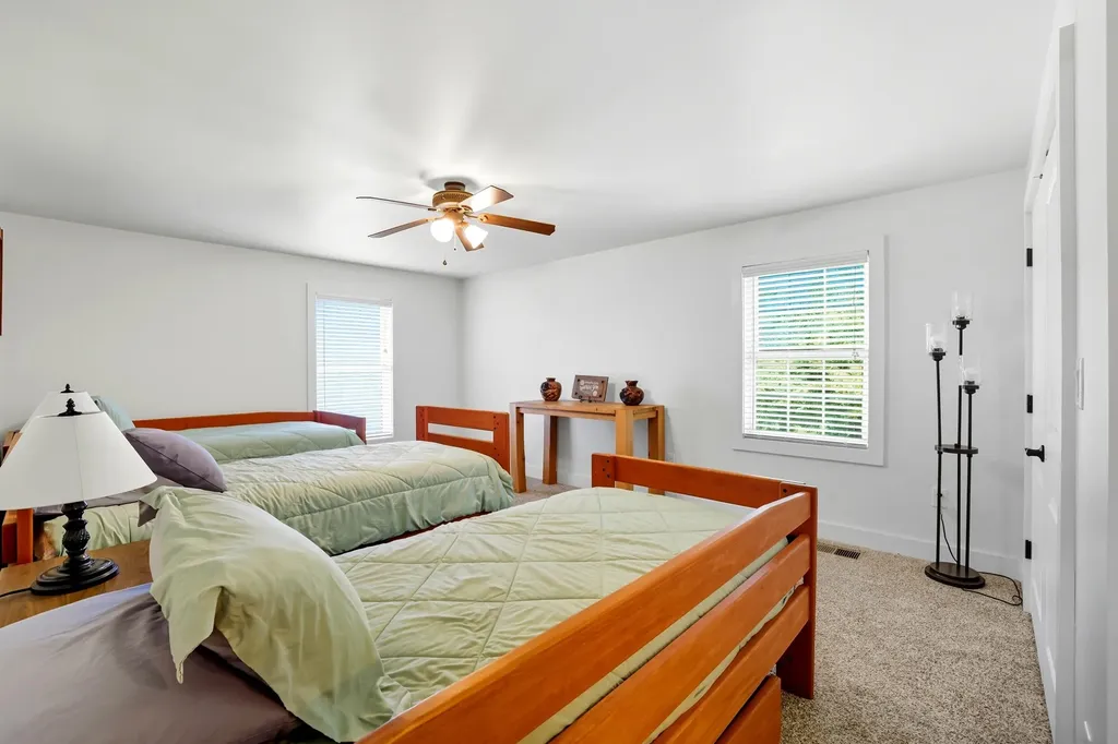 2735 Ky-501 Kings Mountain KY 40442