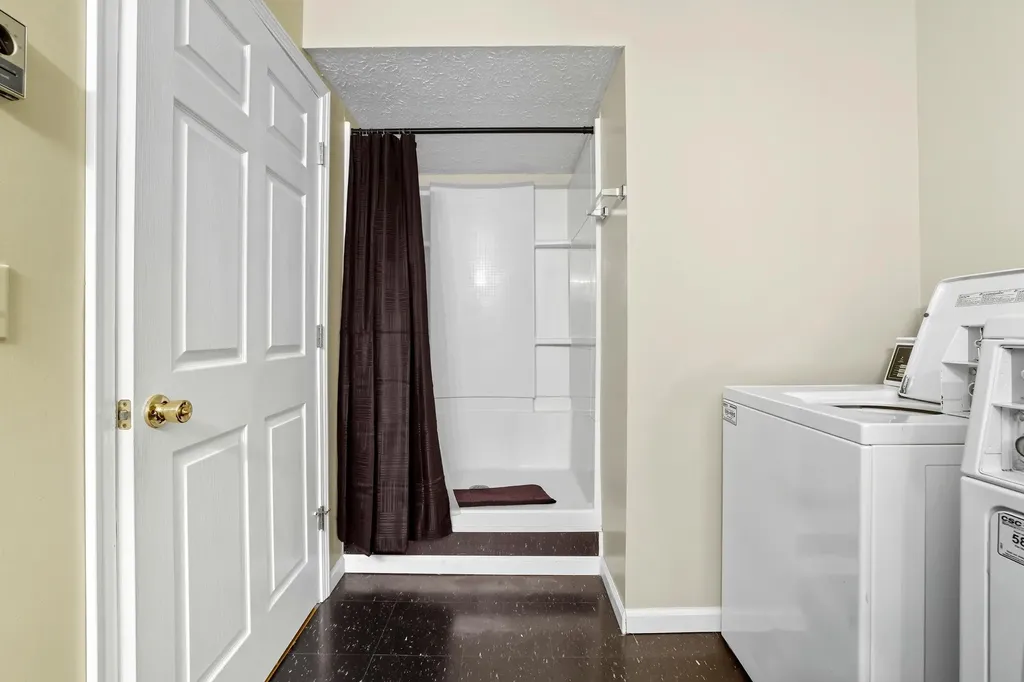 2735 Ky-501 Kings Mountain KY 40442