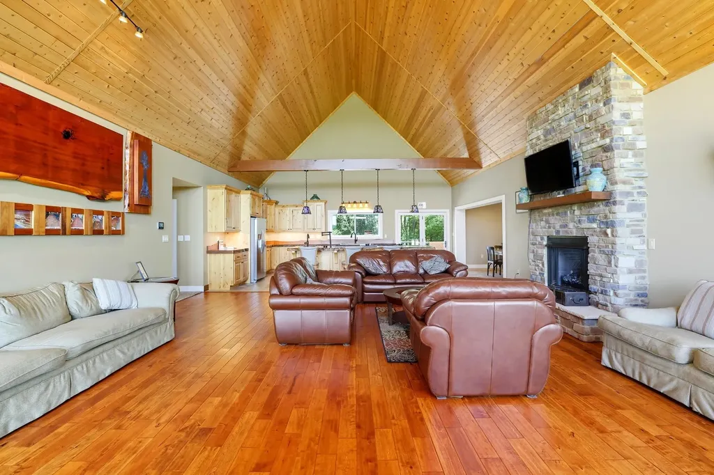 2735 Ky-501 Kings Mountain KY 40442