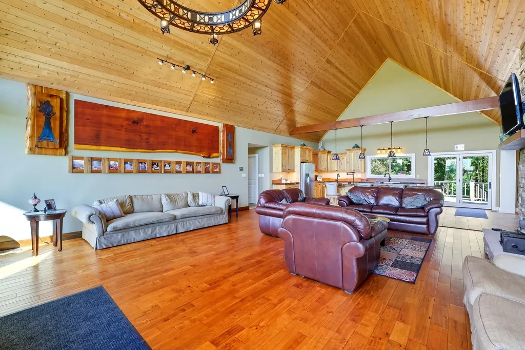2735 Ky-501 Kings Mountain KY 40442