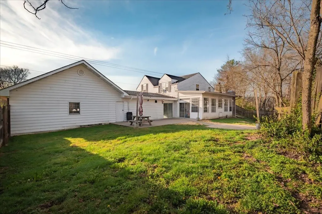 618 S 2nd Street Williamsburg KY 40769