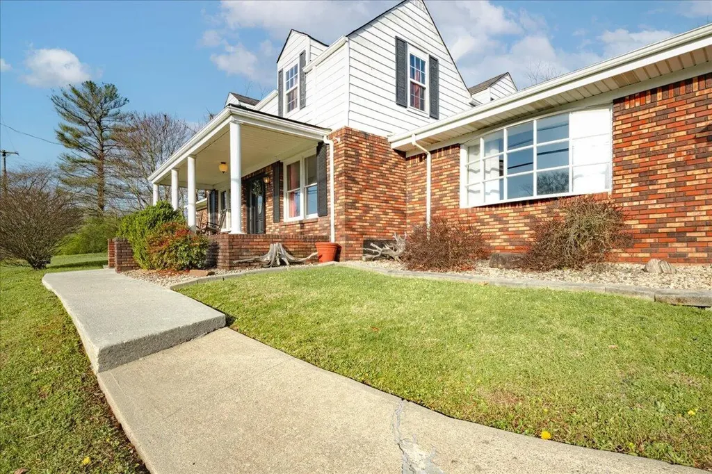 618 S 2nd Street Williamsburg KY 40769