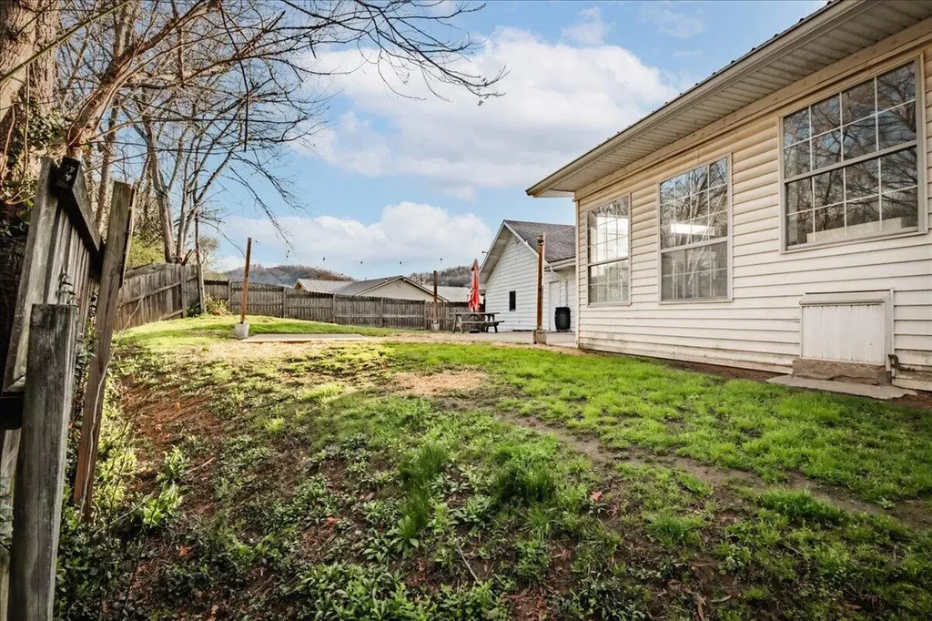 618 S 2nd Street Williamsburg KY 40769