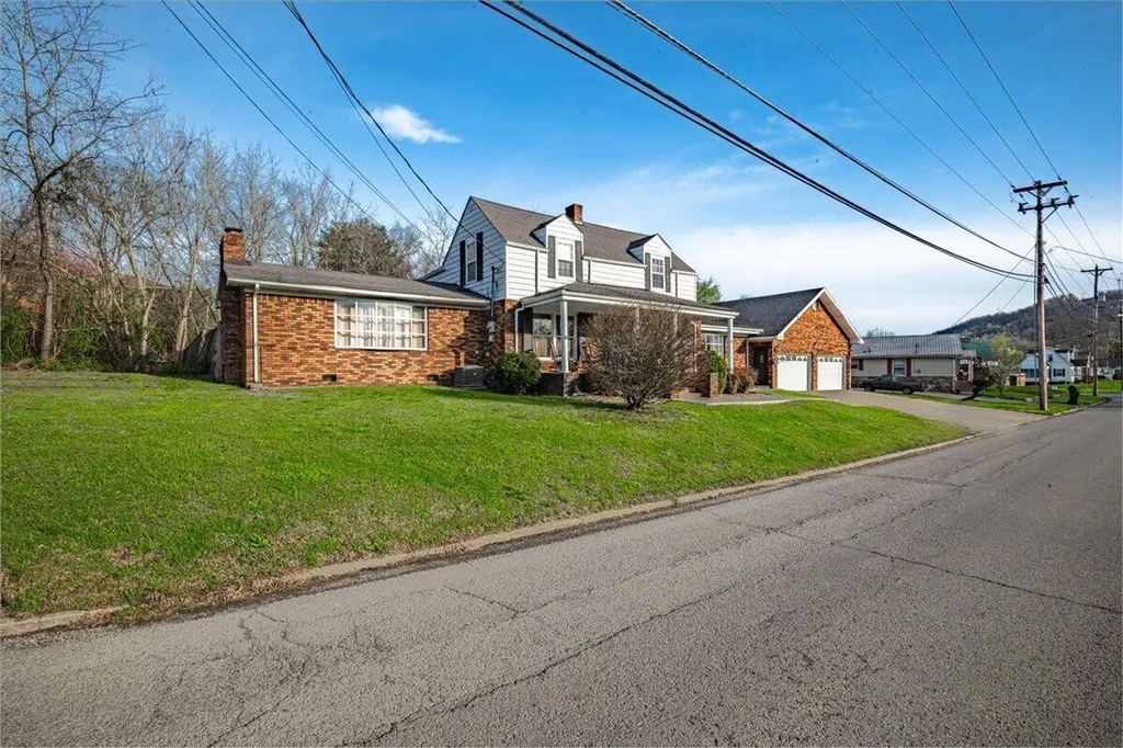 618 S 2nd Street Williamsburg KY 40769