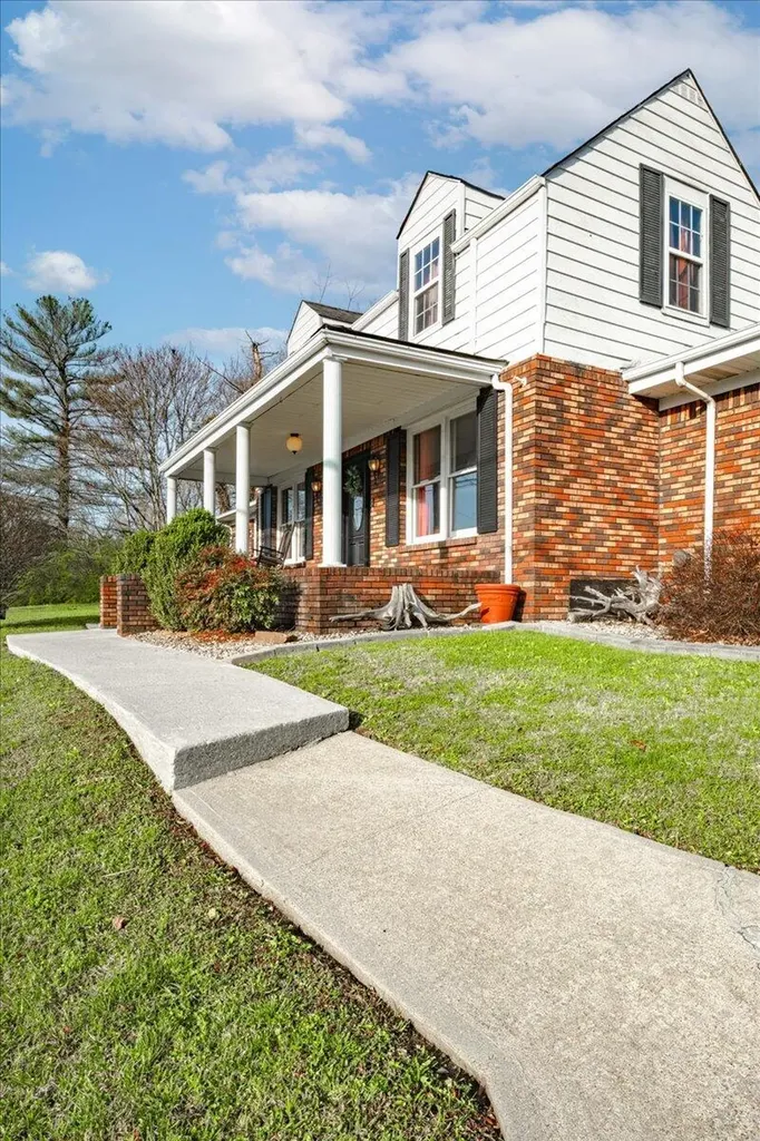 618 S 2nd Street Williamsburg KY 40769