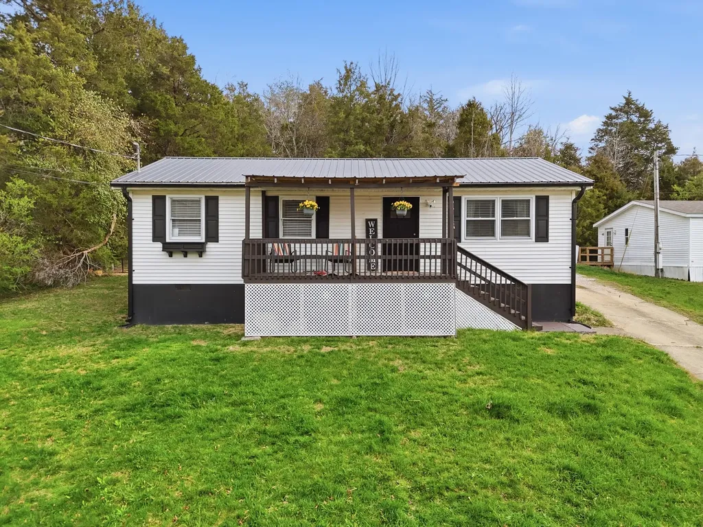 1092 Winchester Road Irvine KY 40336