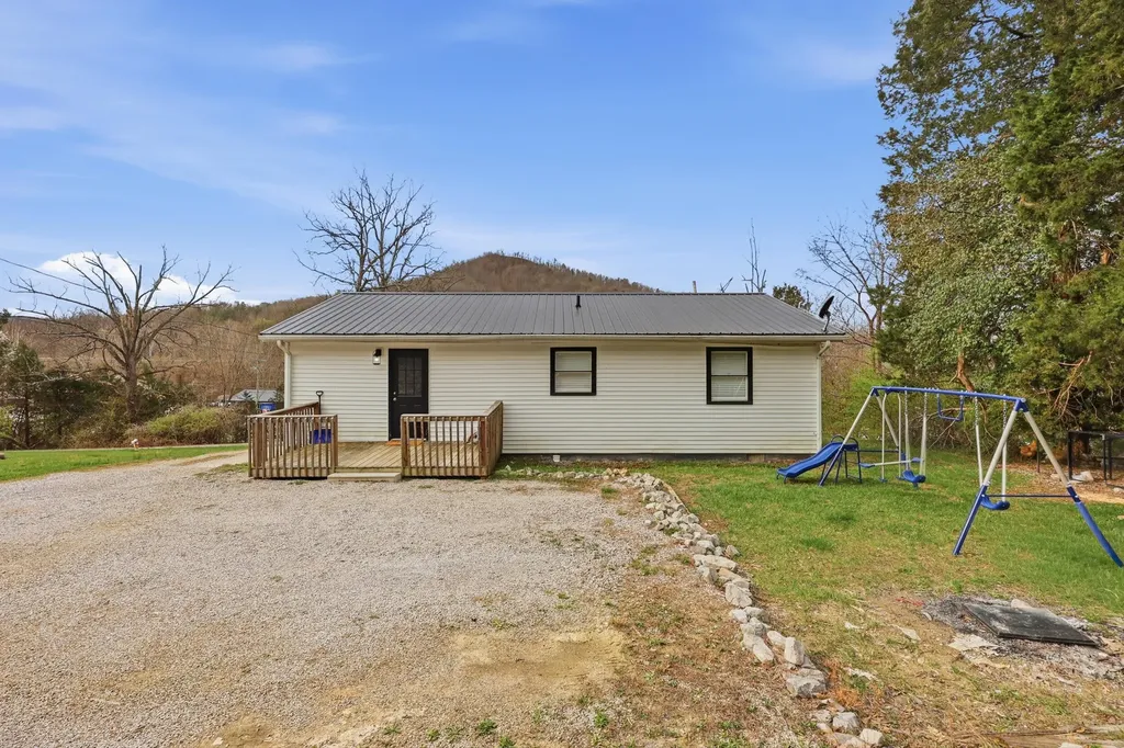 1092 Winchester Road Irvine KY 40336