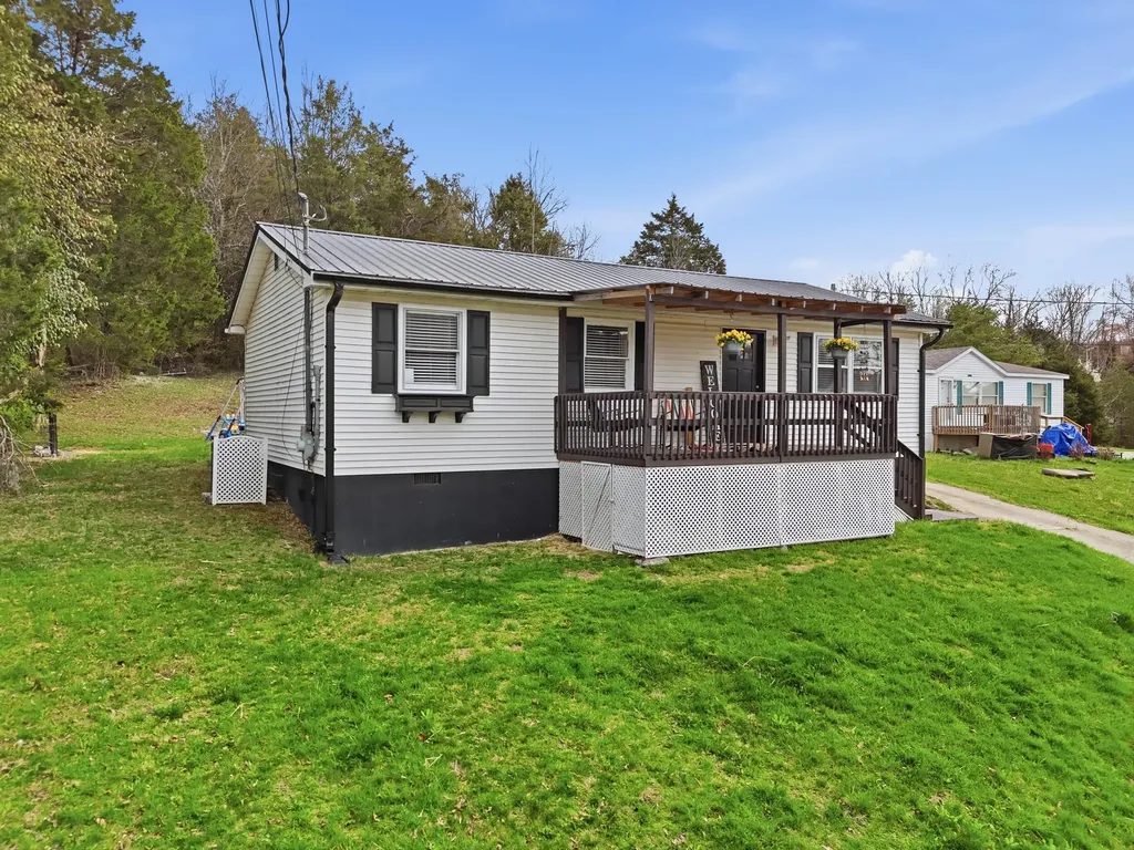 1092 Winchester Road Irvine KY 40336