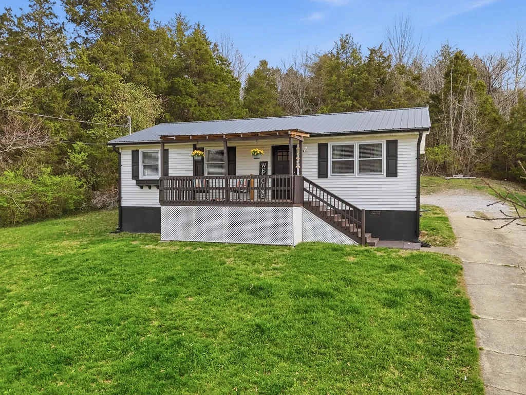 1092 Winchester Road Irvine KY 40336