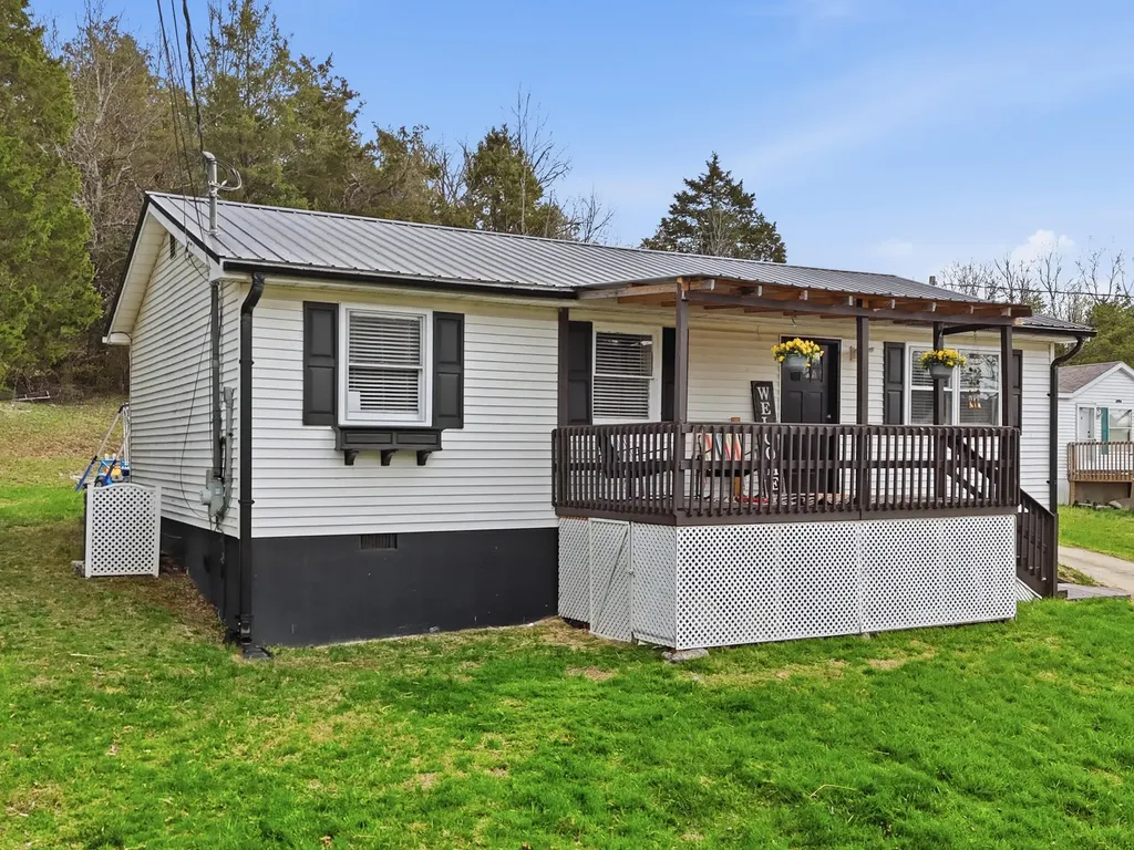 1092 Winchester Road Irvine KY 40336