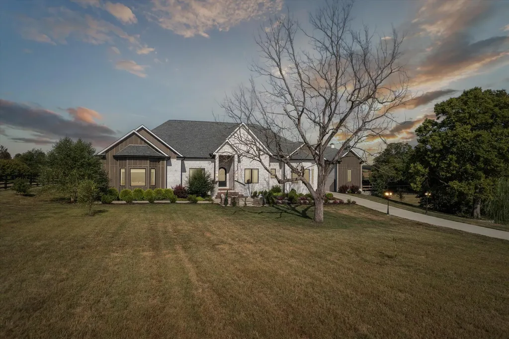 100 Stirling Lane Versailles KY 40383