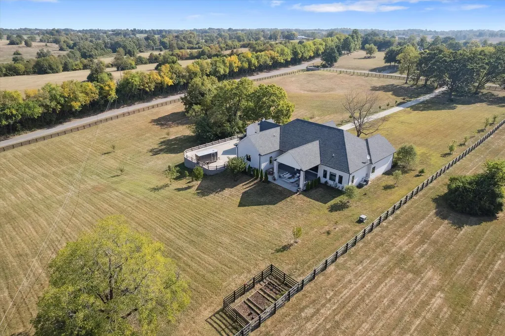 100 Stirling Lane Versailles KY 40383