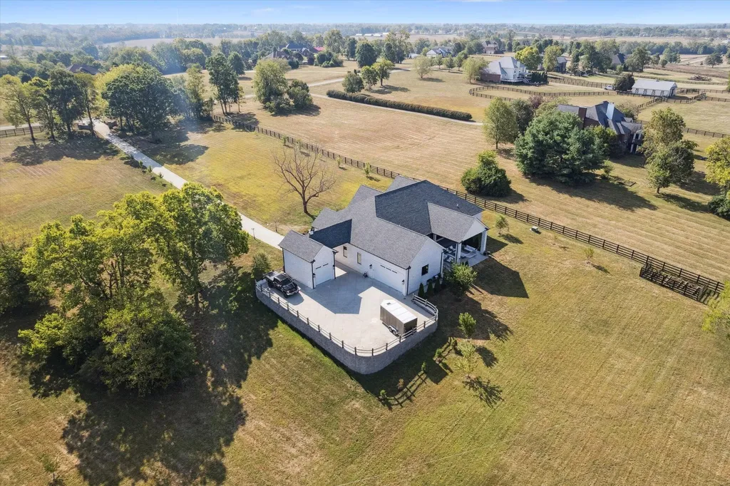 100 Stirling Lane Versailles KY 40383