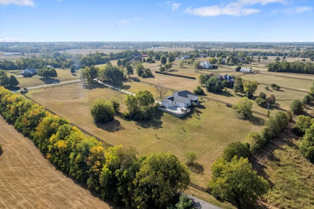 100 Stirling Lane Versailles KY 40383