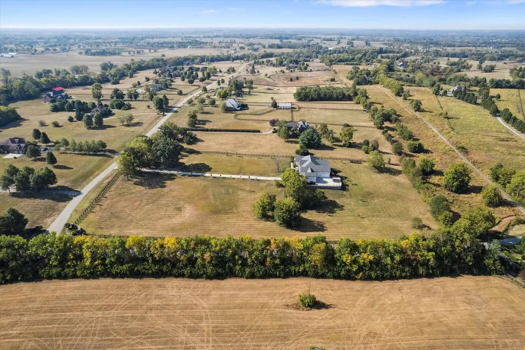 100 Stirling Lane Versailles KY 40383