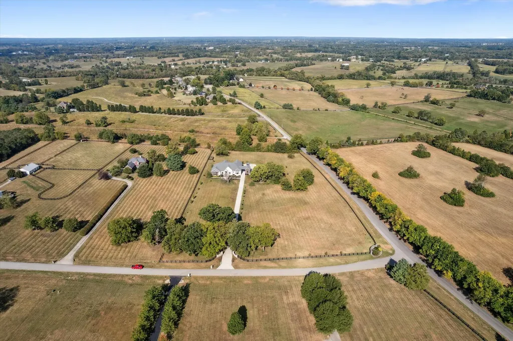 100 Stirling Lane Versailles KY 40383