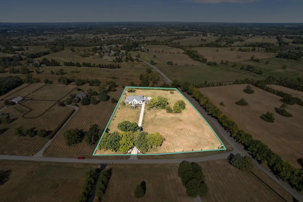 100 Stirling Lane Versailles KY 40383