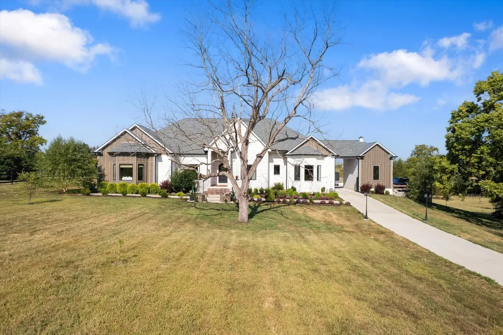 100 Stirling Lane Versailles KY 40383