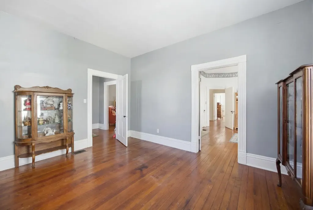 31 15th Street Paris KY 40361