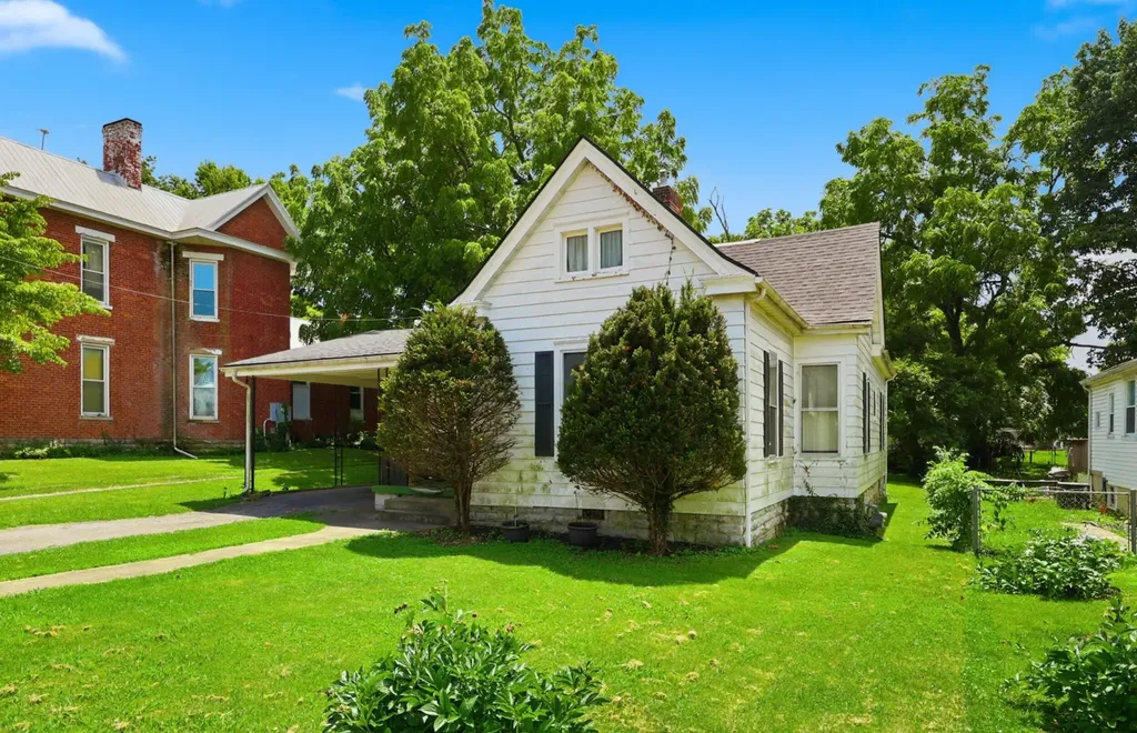 31 15th Street Paris KY 40361