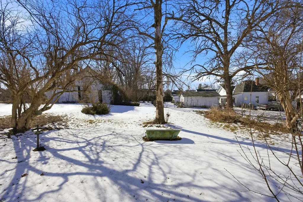 31 15th Street Paris KY 40361