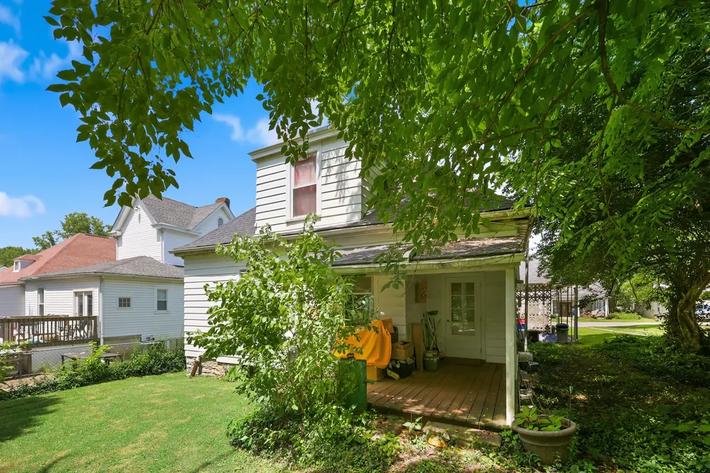 31 15th Street Paris KY 40361