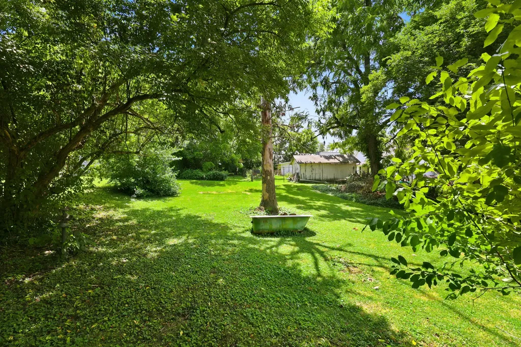 31 15th Street Paris KY 40361