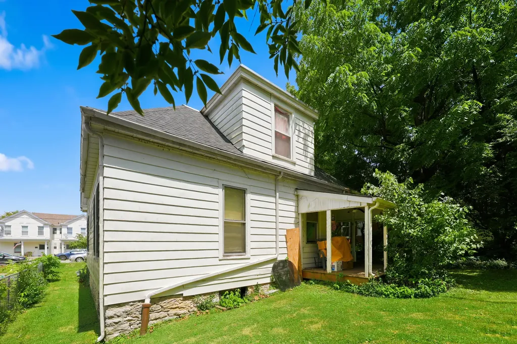 31 15th Street Paris KY 40361