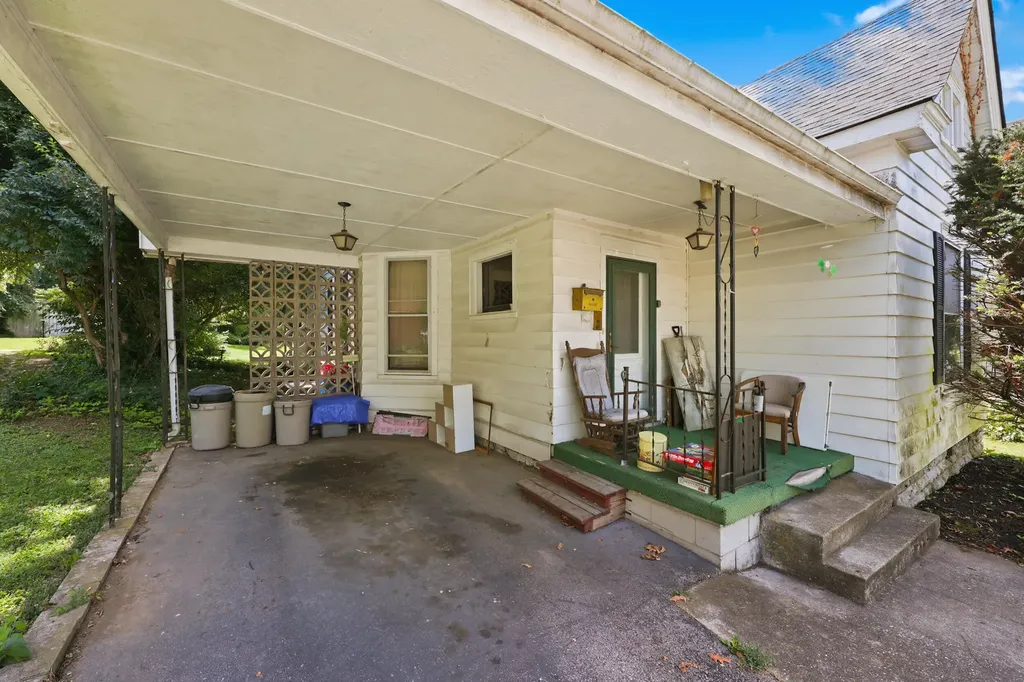 31 15th Street Paris KY 40361