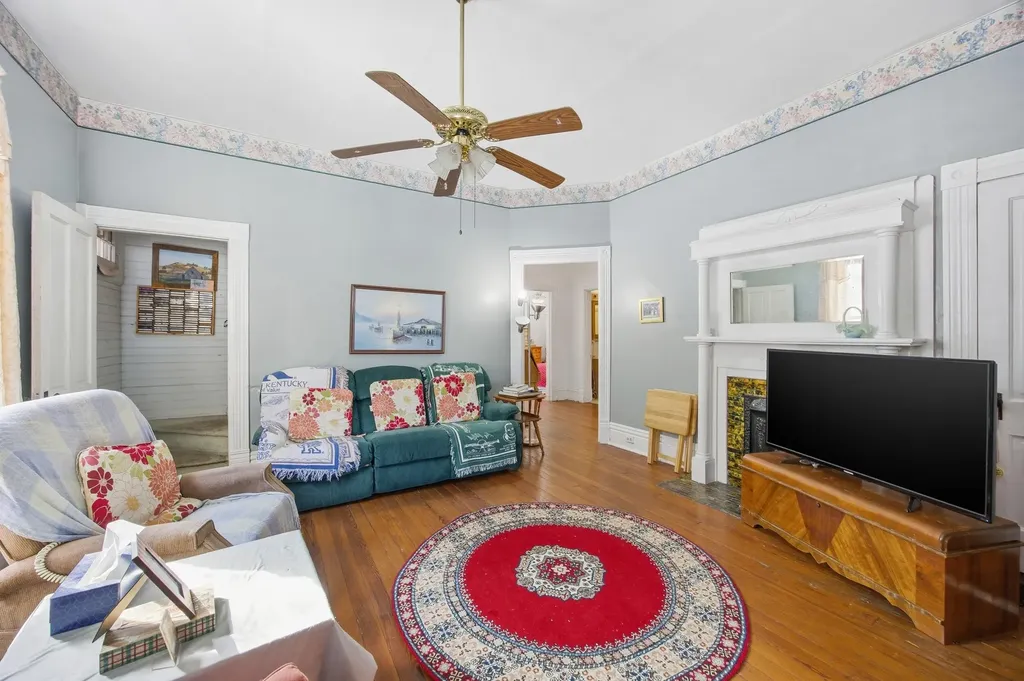 31 15th Street Paris KY 40361