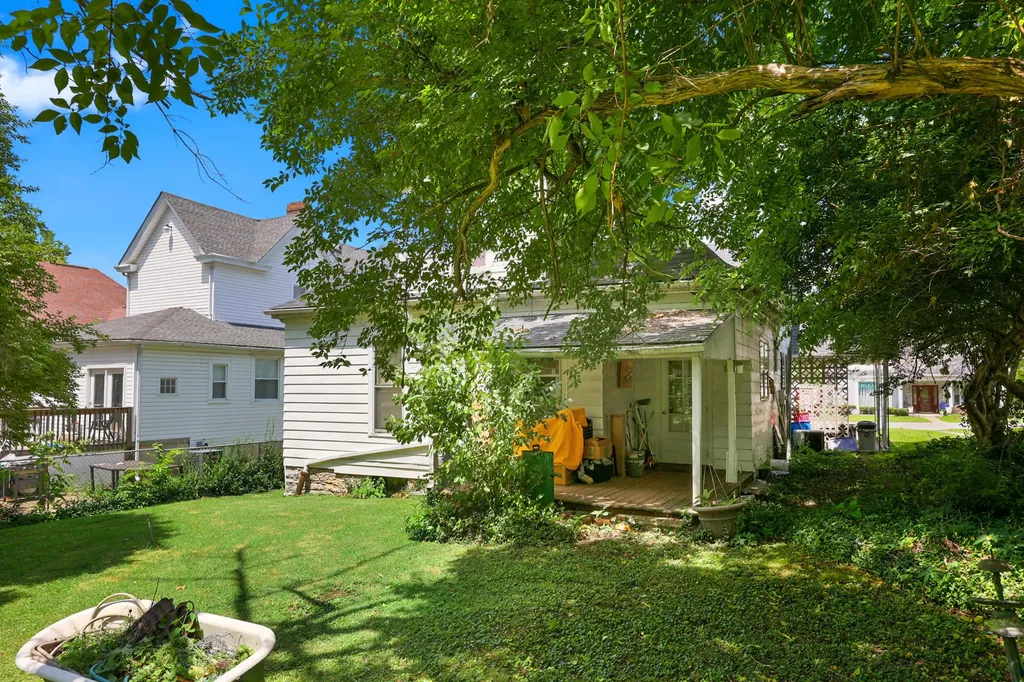 31 15th Street Paris KY 40361