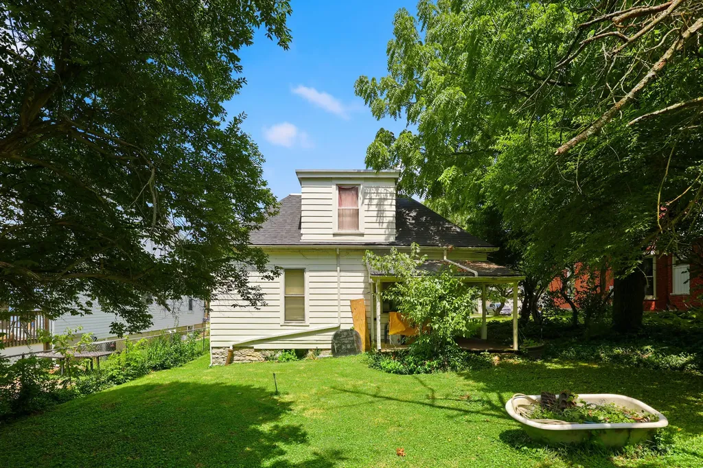 31 15th Street Paris KY 40361