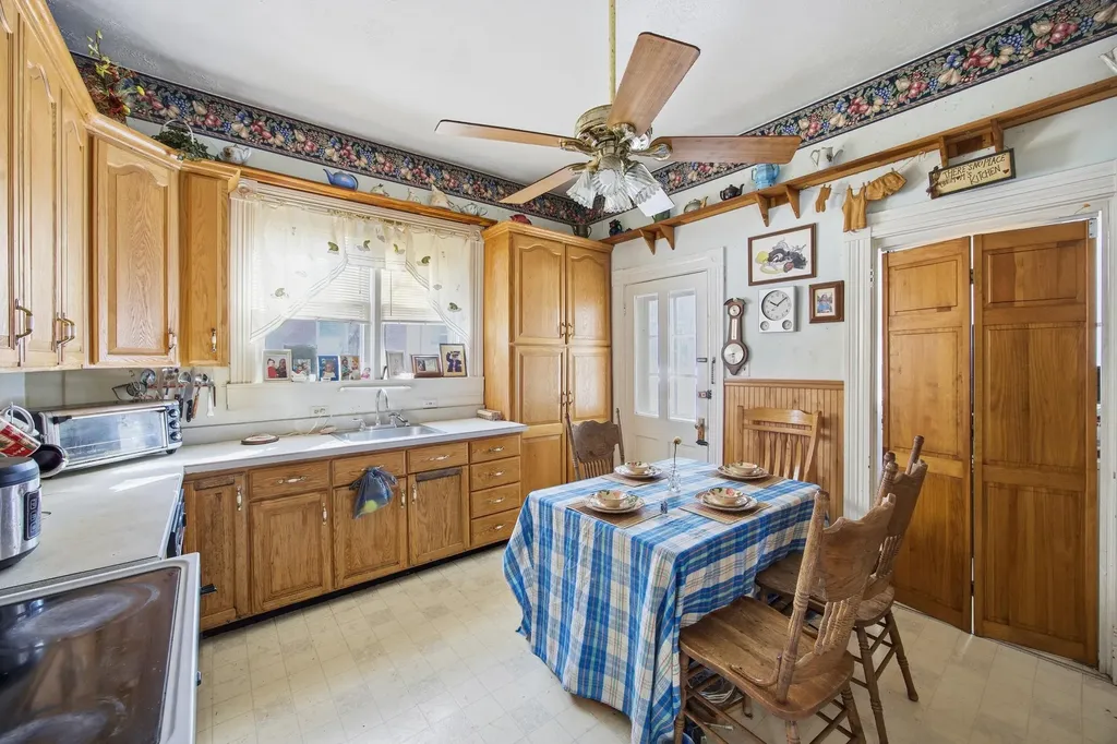 31 15th Street Paris KY 40361