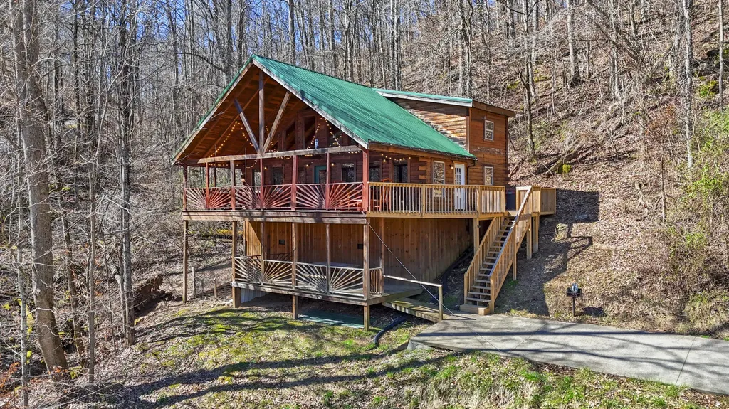 50 Platinum Drive Slade KY 40376